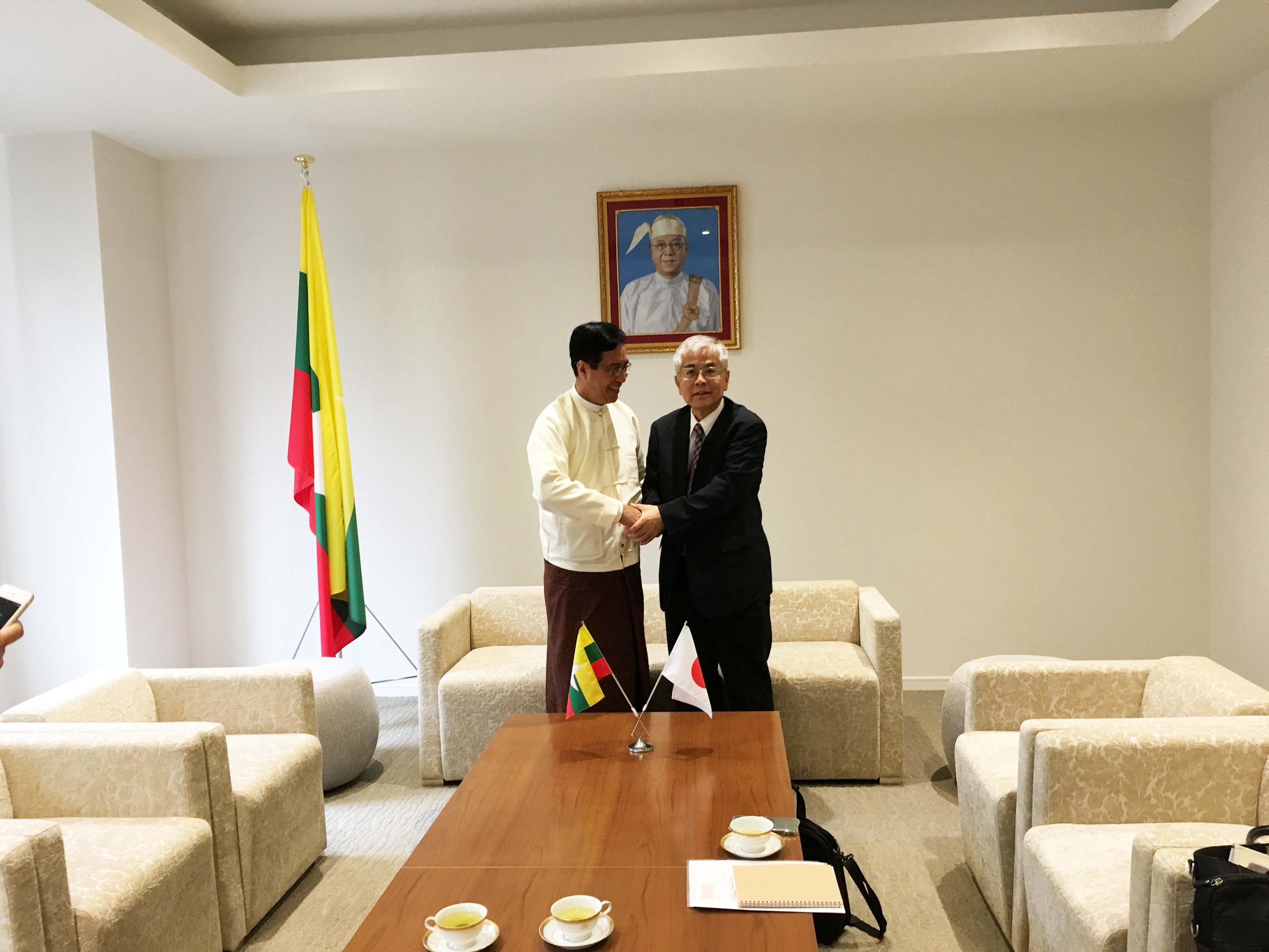 ミャンマー大使館訪問の様子1